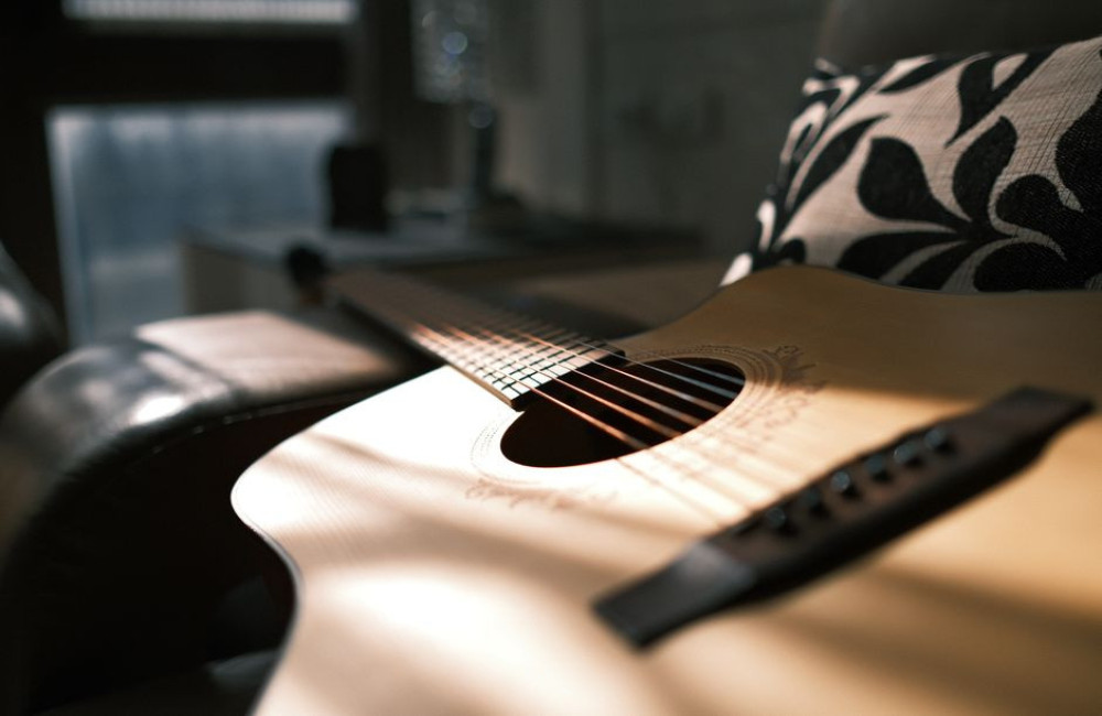 Wat is het verschil tussen de Yamaha FG800 en de Fender CD-60S voor beginners?