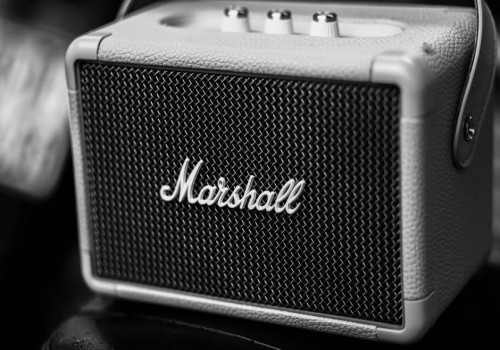 Wat is het verschil tussen de Boss Katana 50 en de Fender Mustang LT25 voor thuis oefenen?
