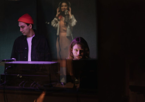 Wat doet een muziekproducer precies en hoe word je er zelf een